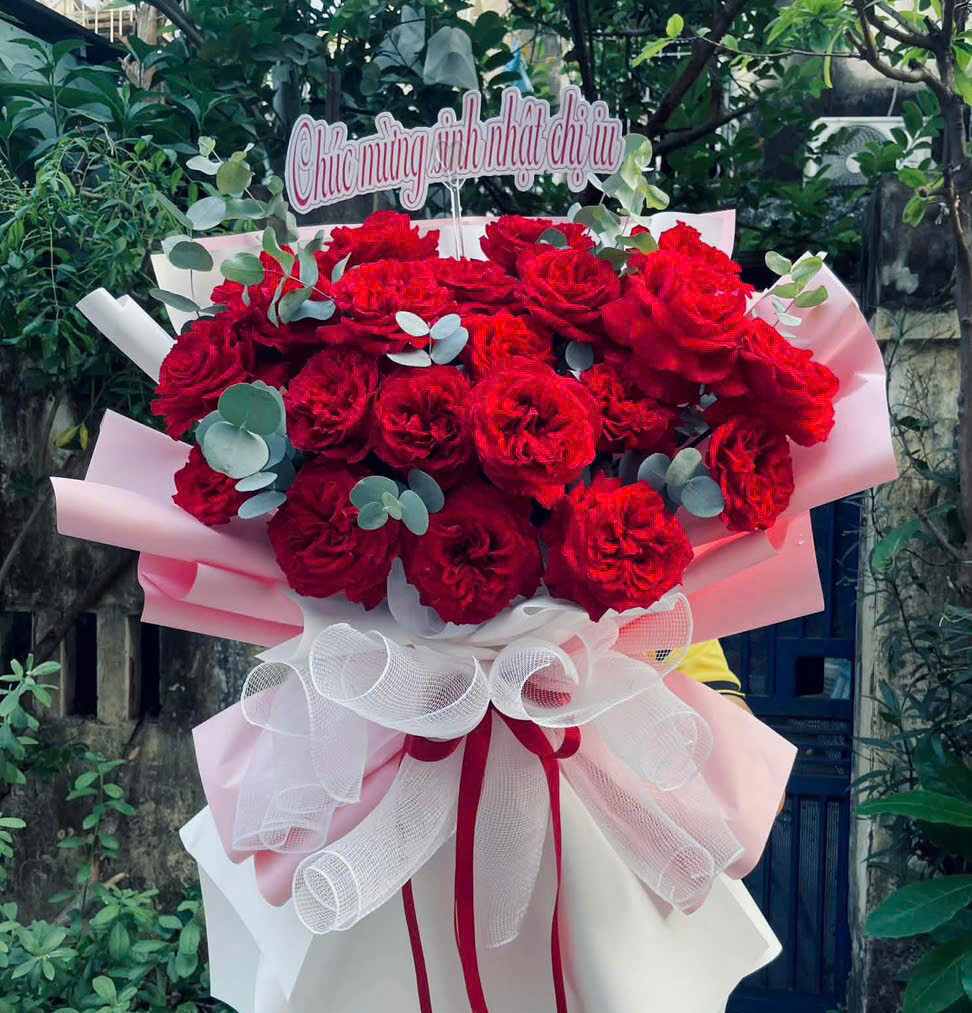 Bó Hoa Hồng Đỏ Lãng Mạn Dành Tặng Người Thương