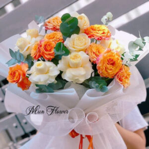 Bó Hoa Hồng Cam Trắng Dịu Dàng Và Thanh Lịch