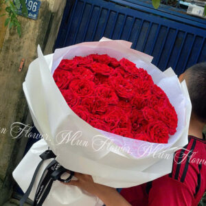 Bó Hoa Hồng Đỏ Khổng Lồ Sang Trọng Và Đầy Lãng Mạn