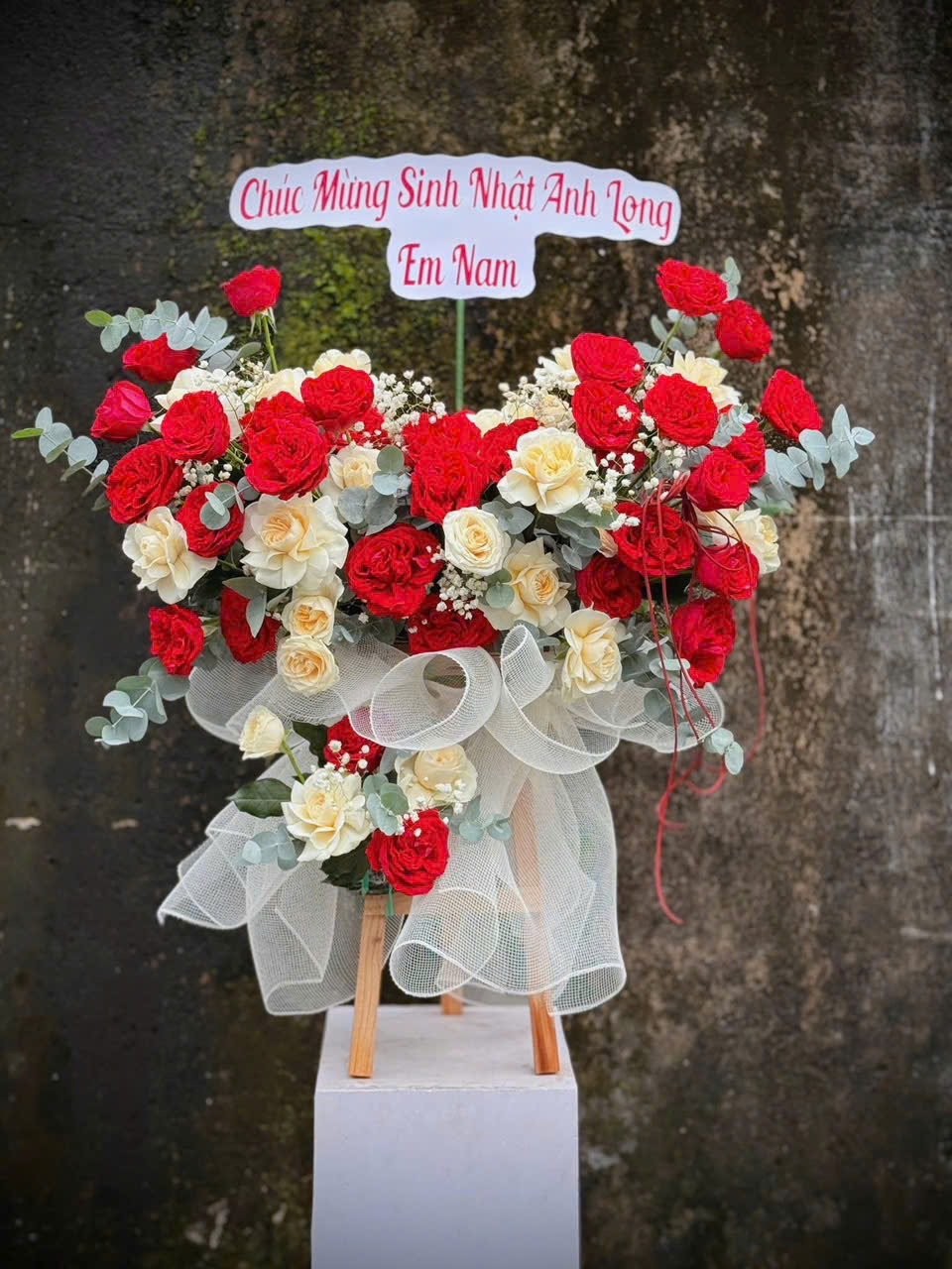 Giỏ Hoa Khai Trương Đỏ Kem Sang Trọng Và Nổi Bật