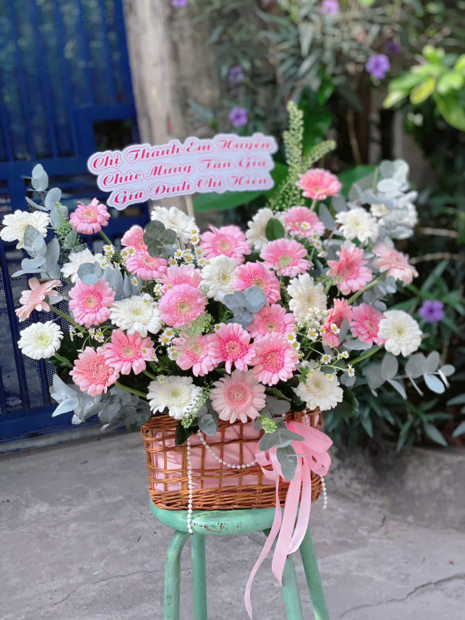 Giỏ Hoa Sinh Nhật Hồng Trắng Ngọt Ngào