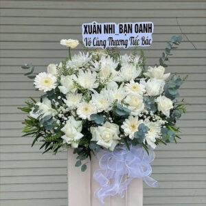 Giỏ Hoa Tang Lễ Tone Trắng Trang Nhã Và Thành Kính