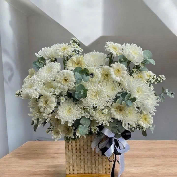 Giỏ Hoa Tang Lễ Hoa Cúc Trắng Thành Kính Và Trang Nghiêm