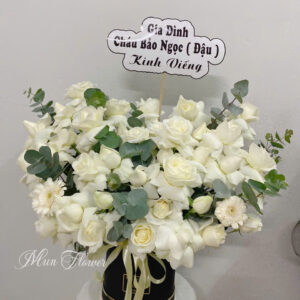 Giỏ Hoa Chia Buồn Hoa Trắng Sang Trọng Tinh Tế