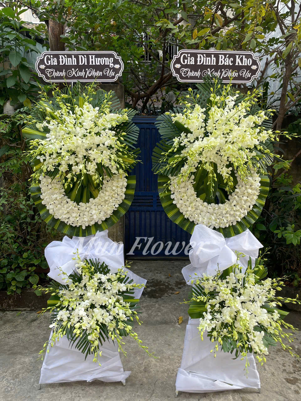 Kệ Hoa Chia Buồn Lan Hồ Điệp Trắng Trang Nghiêm