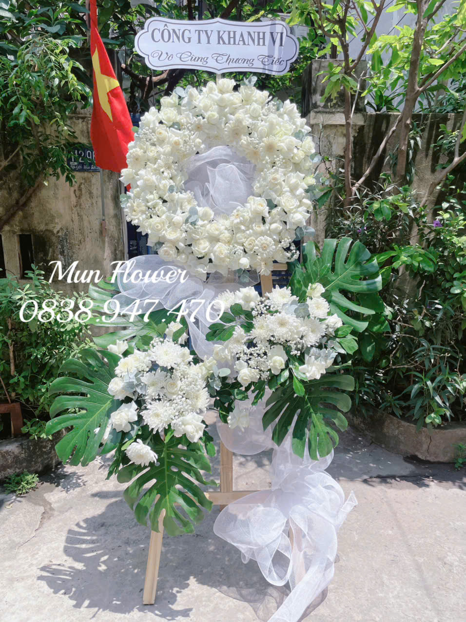 Kệ Hoa Tang Lễ Vòng Tròn Trắng Sang Trọng