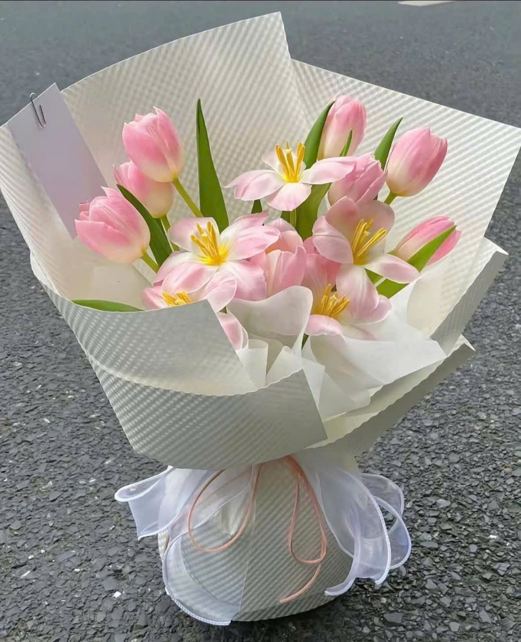 Bó Hoa Tulip Chúc Mừng Cao Cấp