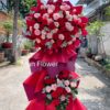 kệ hoa chúc mừng khai trương/kỷ niệm rất nổi bật, được thiết kế theo phong cách sang trọng và hiện đại