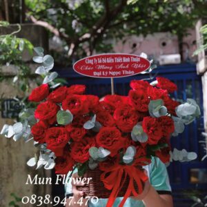 Giỏ hoa hồng đỏ chúc mừng Sang trọng, tinh tế và ý nghĩa
